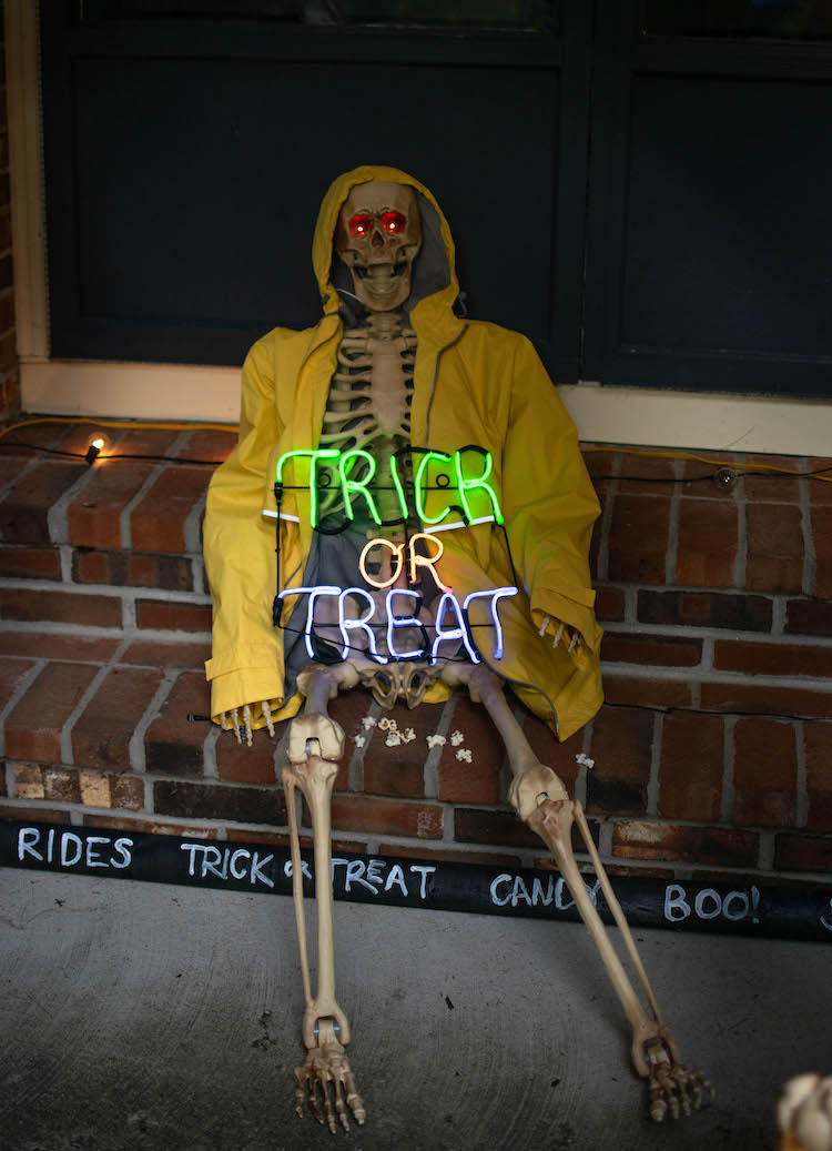 Creating a Spooky Carnival Porch Display for Halloween