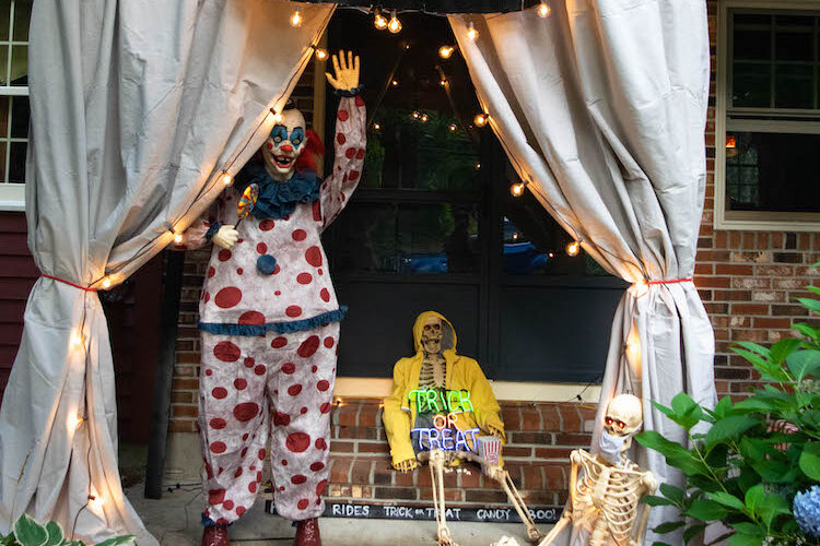 Creating a Spooky Carnival Porch Display for Halloween