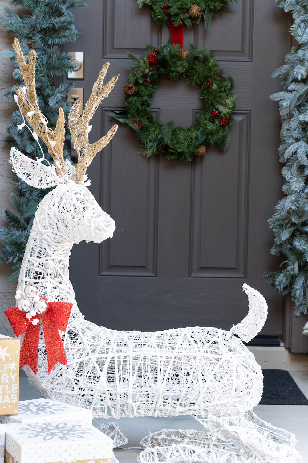 Balancing Traditional and Neutral Holiday Decor