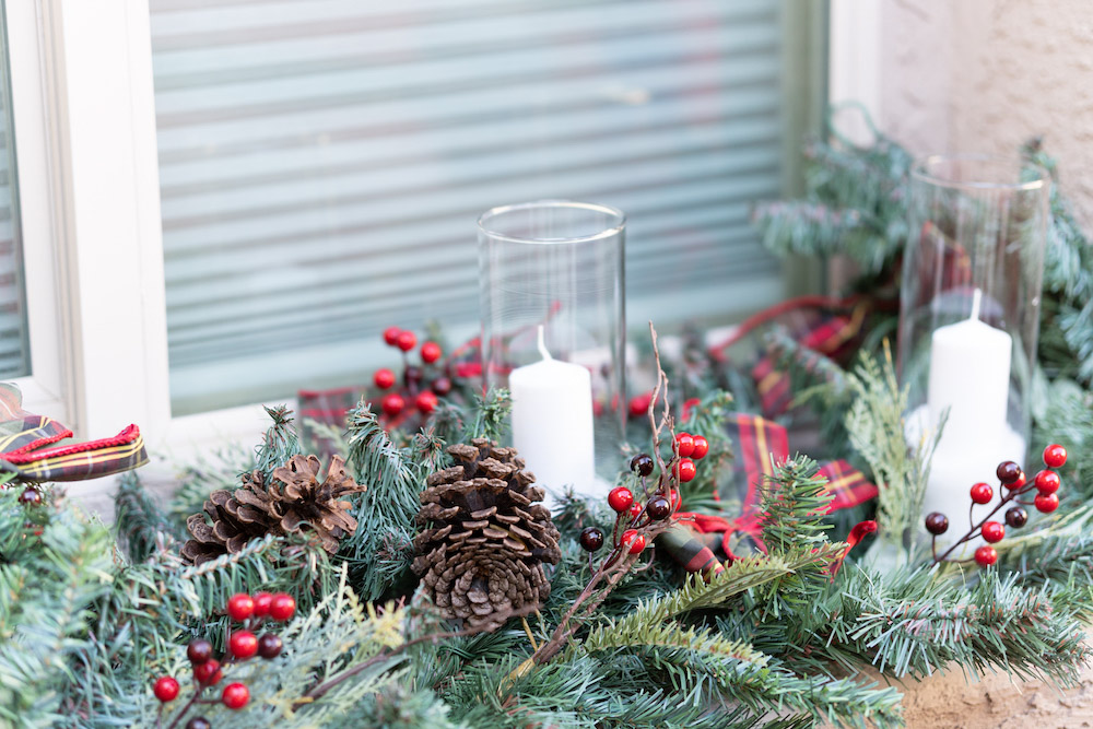 Balancing Traditional and Neutral Holiday Decor