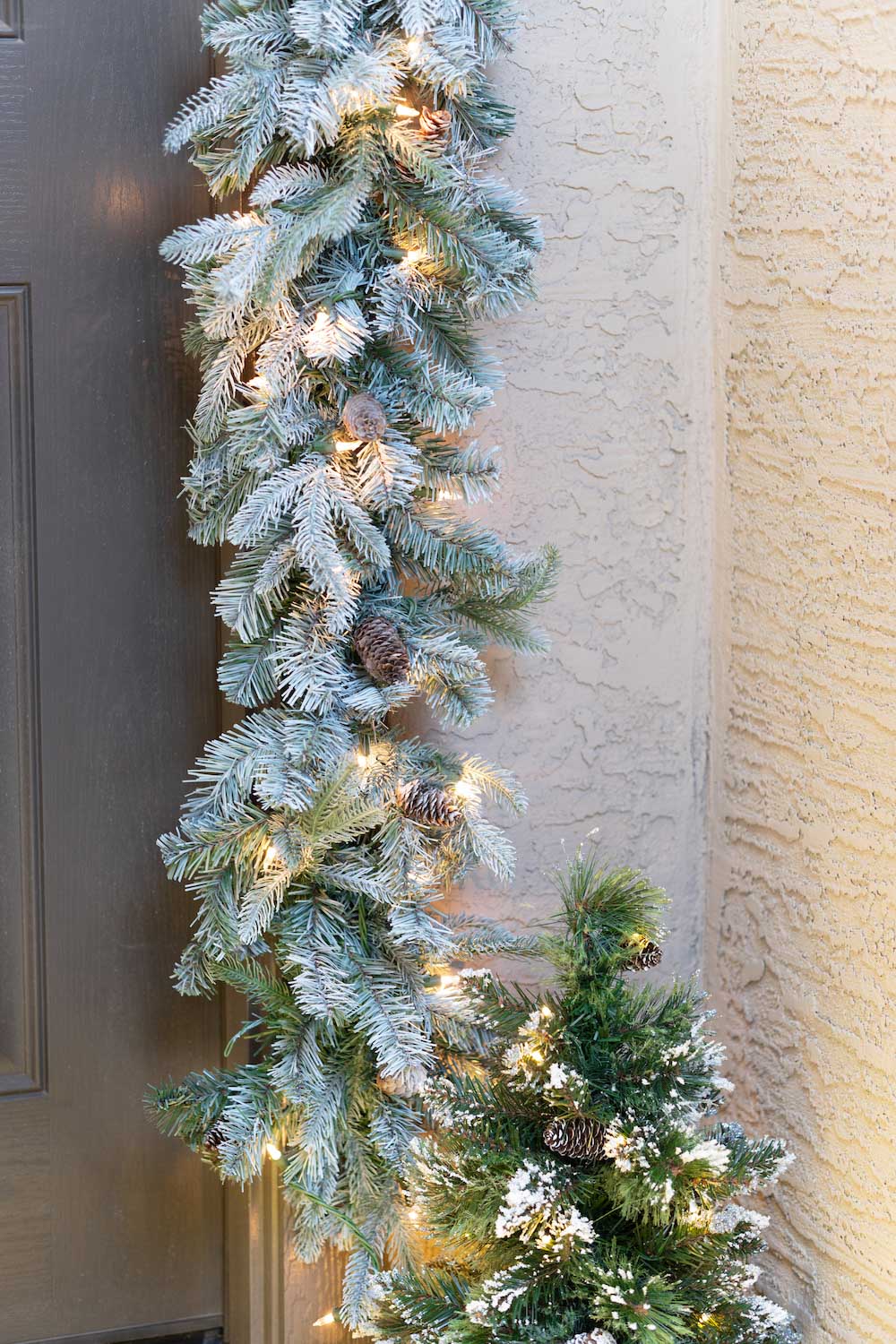 Balancing Traditional and Neutral Holiday Decor