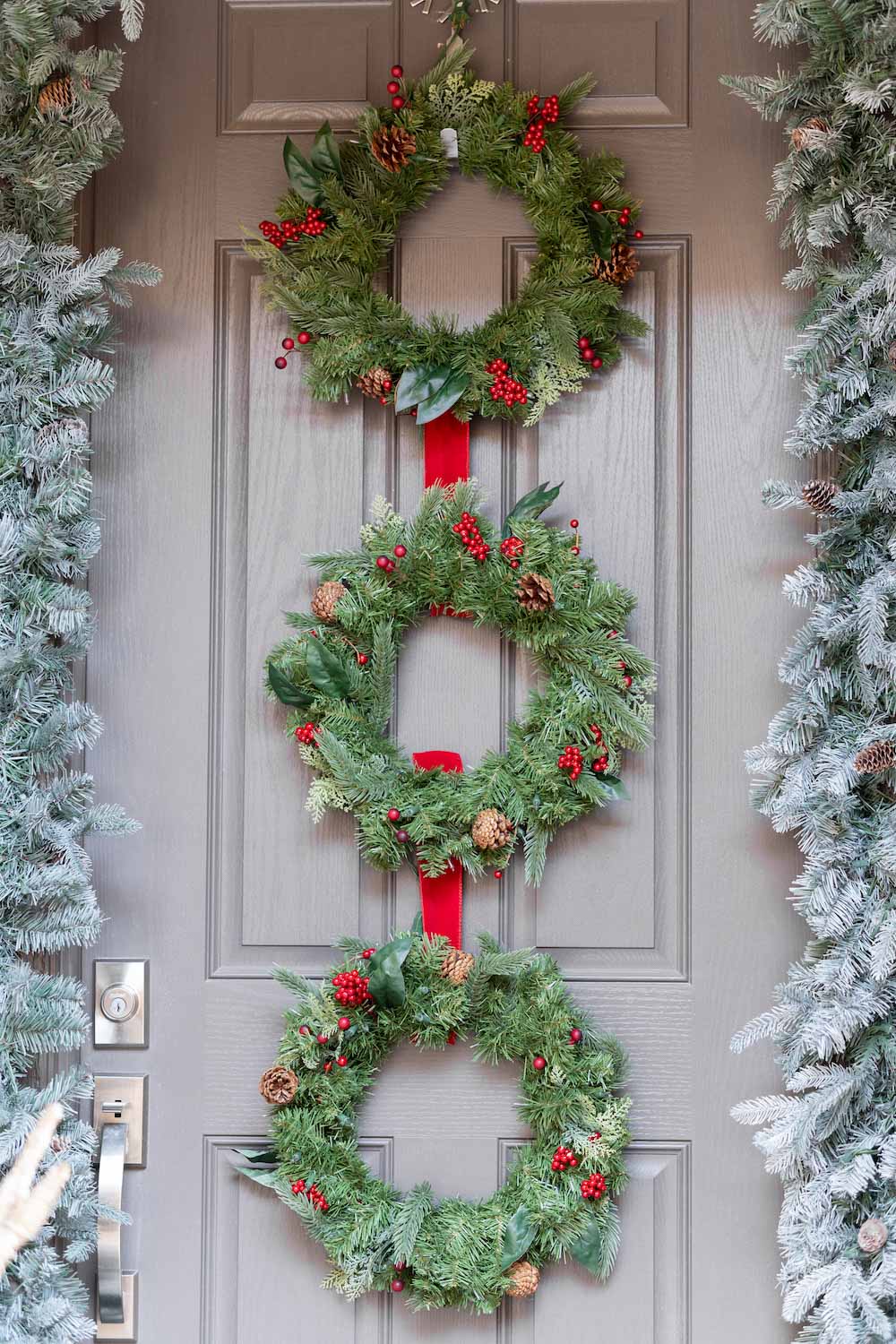 Balancing Traditional and Neutral Holiday Decor