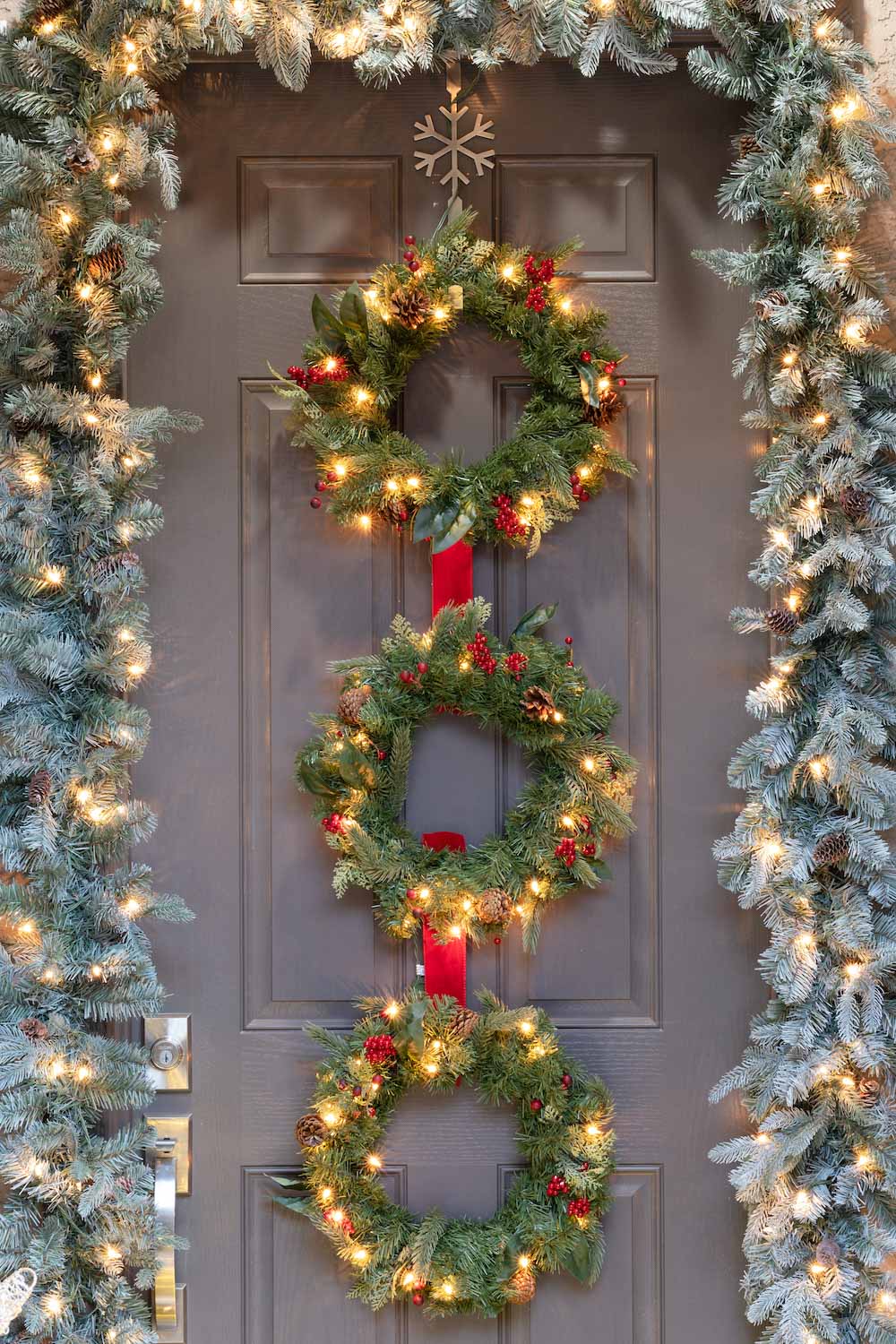 Balancing Traditional and Neutral Holiday Decor