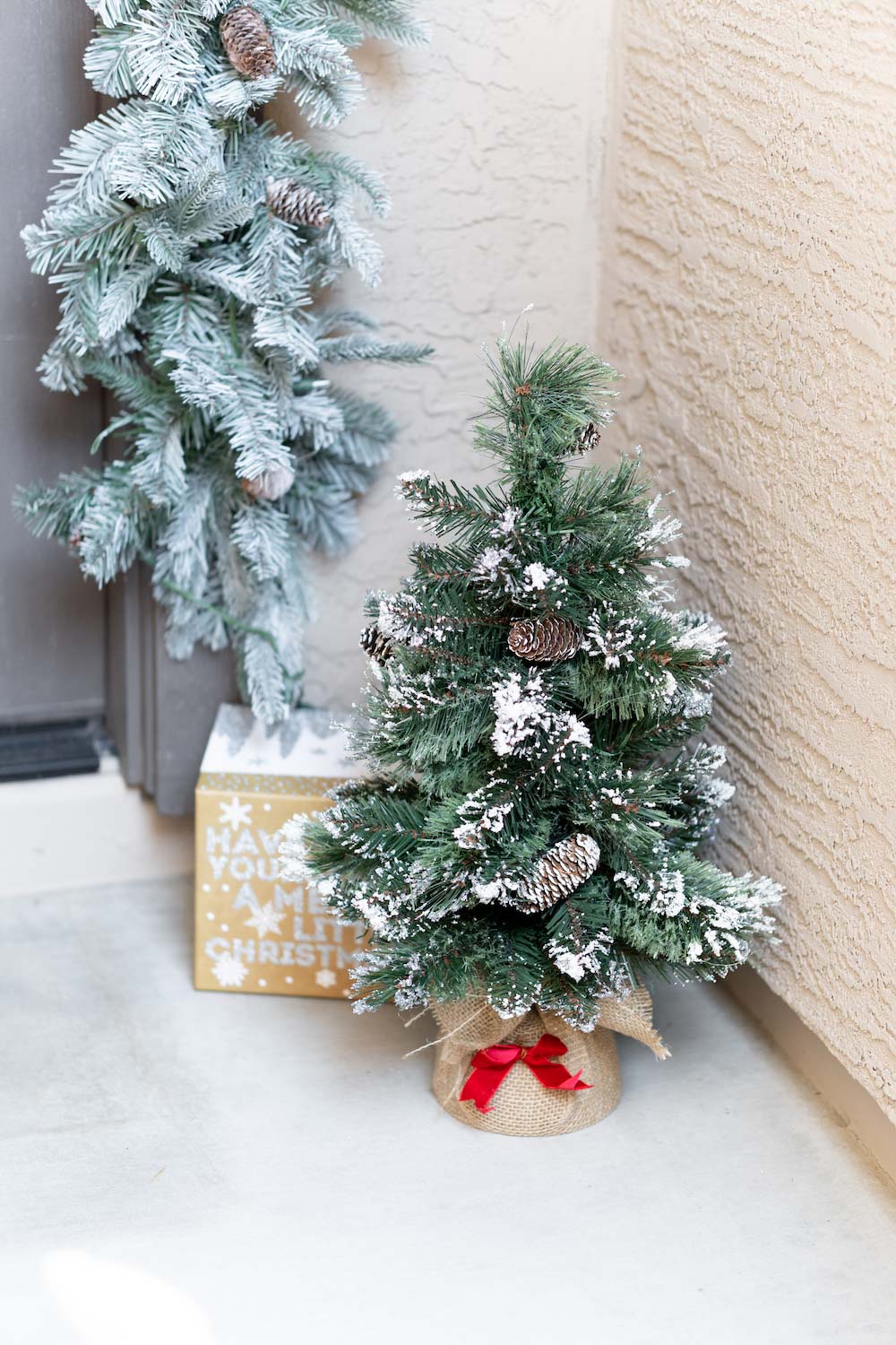 Balancing Traditional and Neutral Holiday Decor