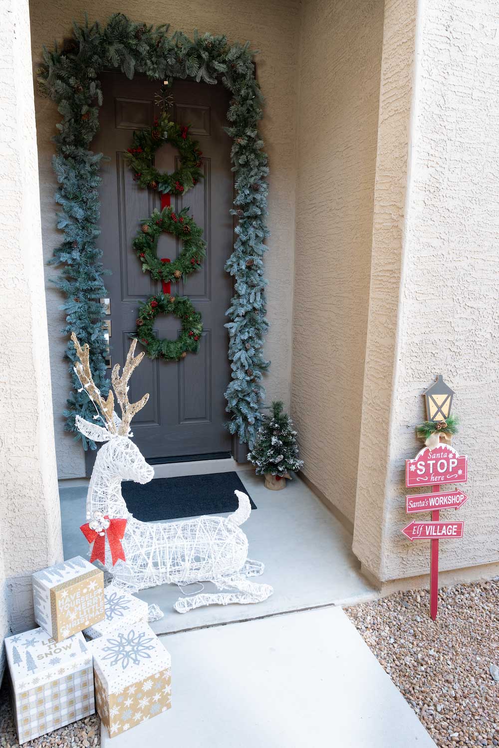 Balancing Traditional and Neutral Holiday Decor